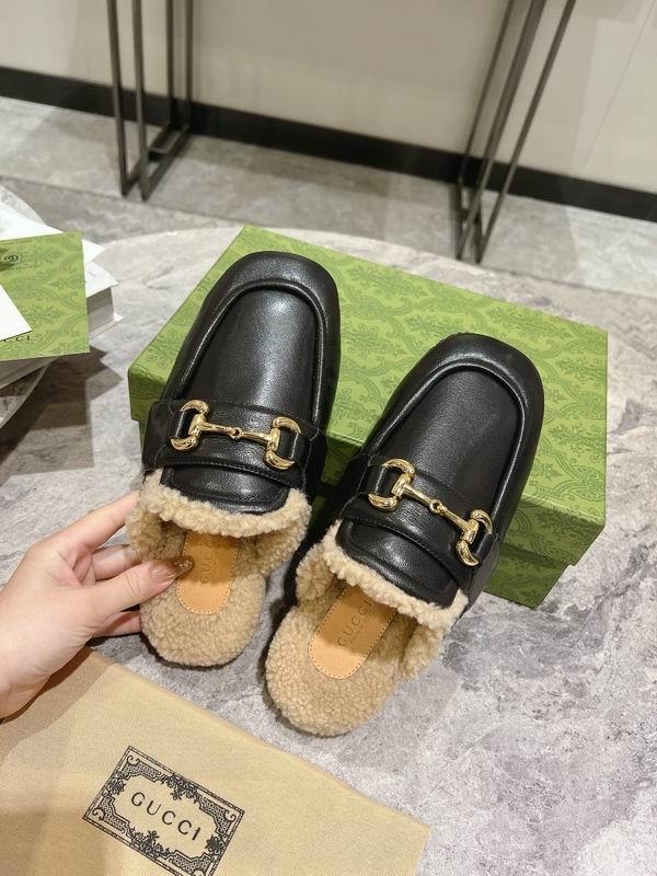 Gucci Women's Slippers 543